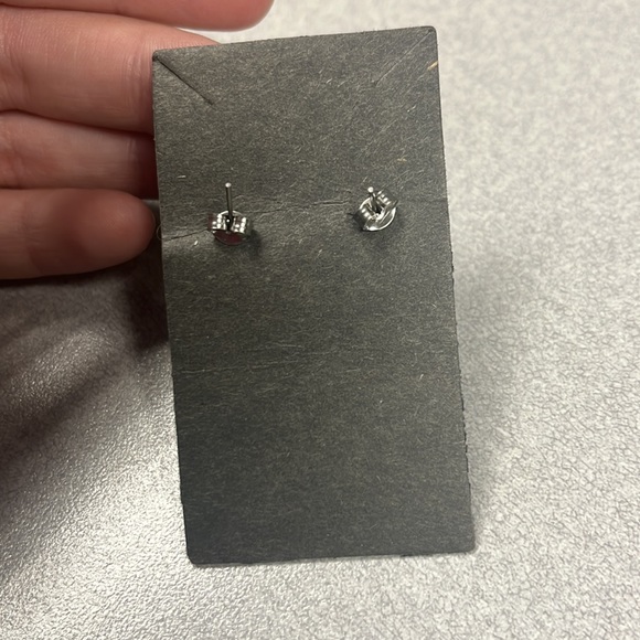 Faux pearl earrings - Picture 2 of 2